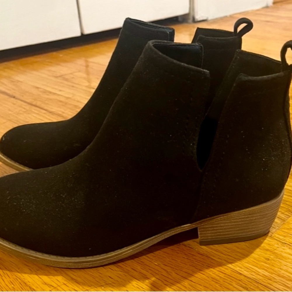 Journee Collection Black Ankle Booties 6.5 Wide